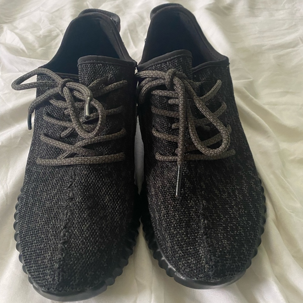 Yeezy boost 350 pirate black size 8